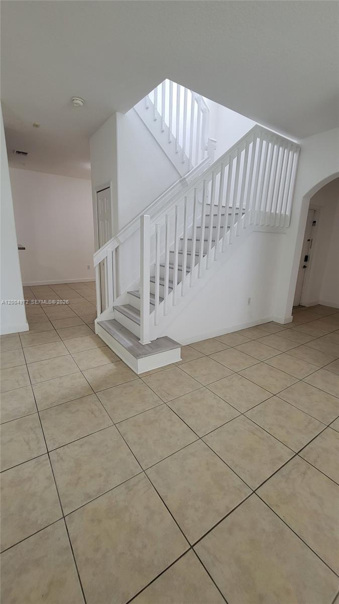 FONTAINBLEAU LAKES COURTY - Residential