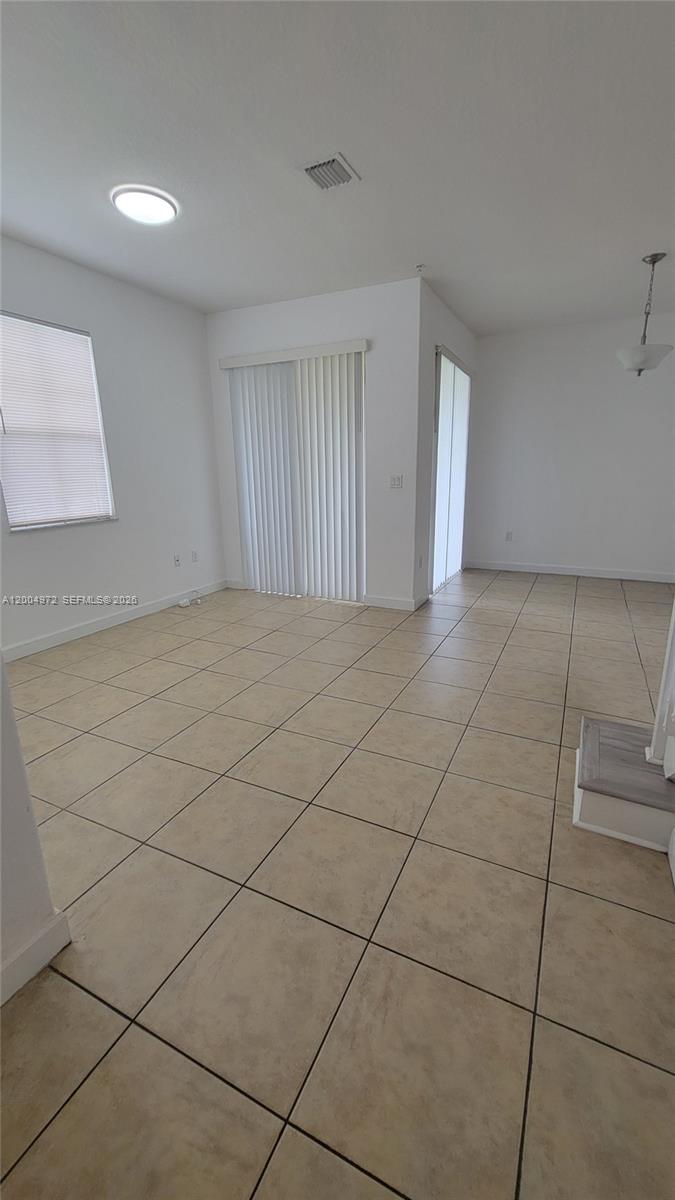 FONTAINBLEAU LAKES COURTY - Residential