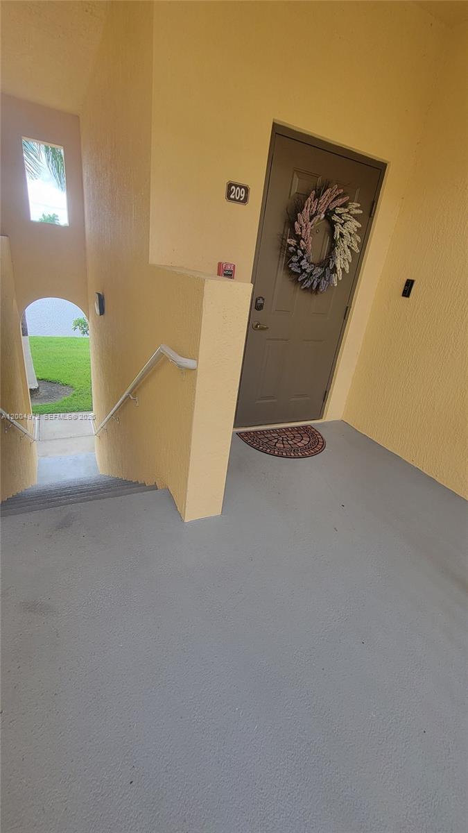 FONTAINBLEAU LAKES COURTY - Residential