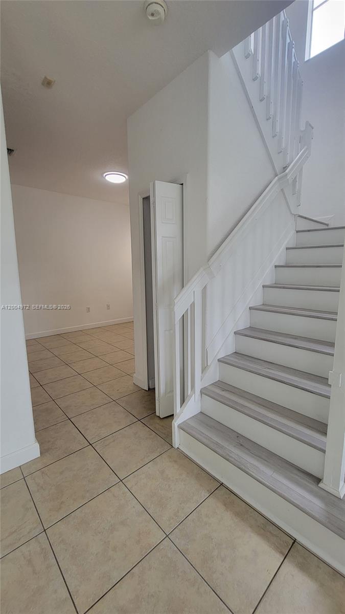 FONTAINBLEAU LAKES COURTY - Residential