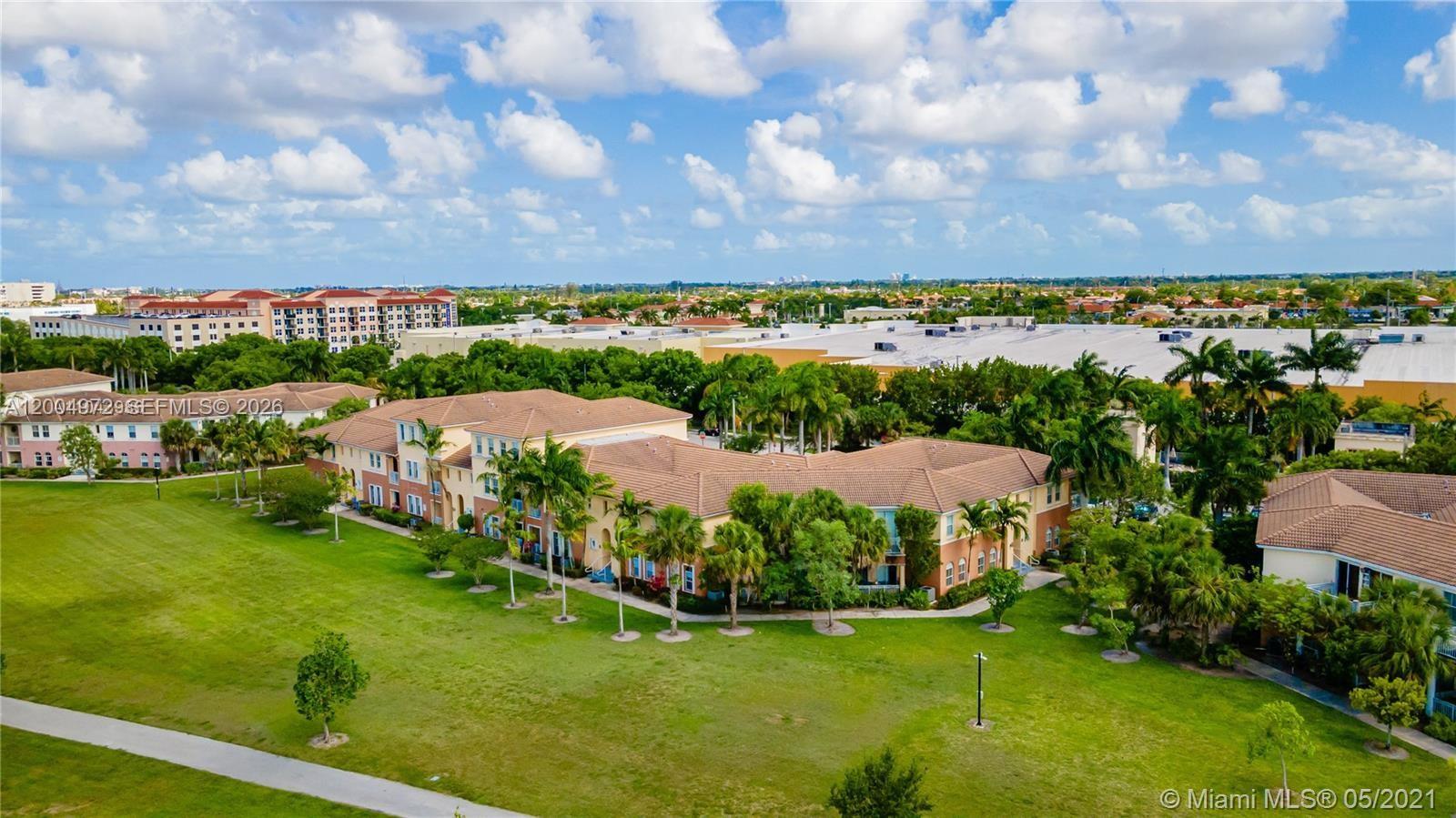 FONTAINBLEAU LAKES COURTY - Residential