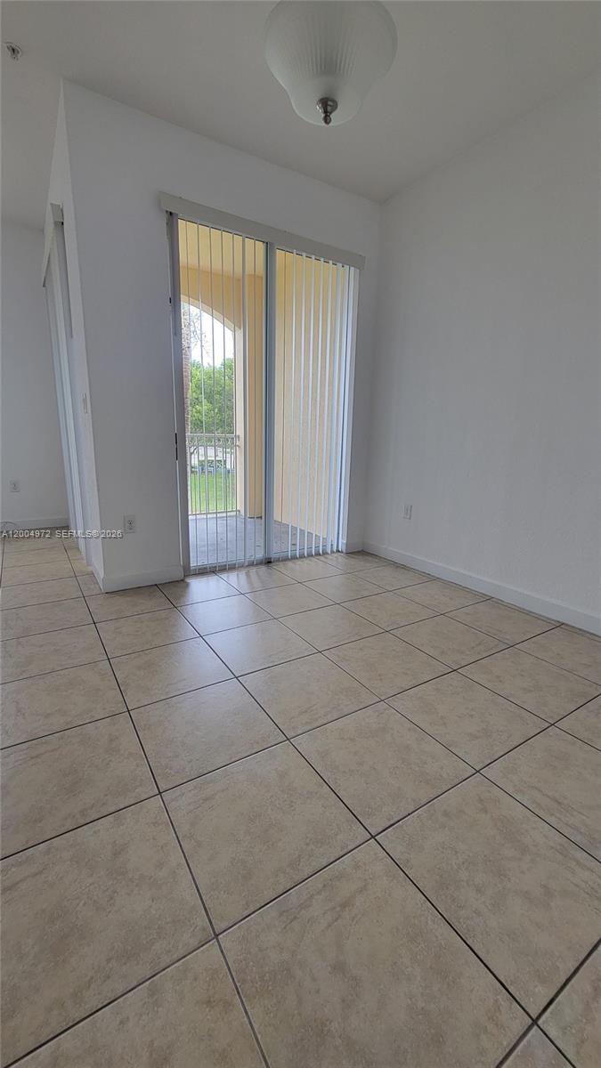 FONTAINBLEAU LAKES COURTY - Residential