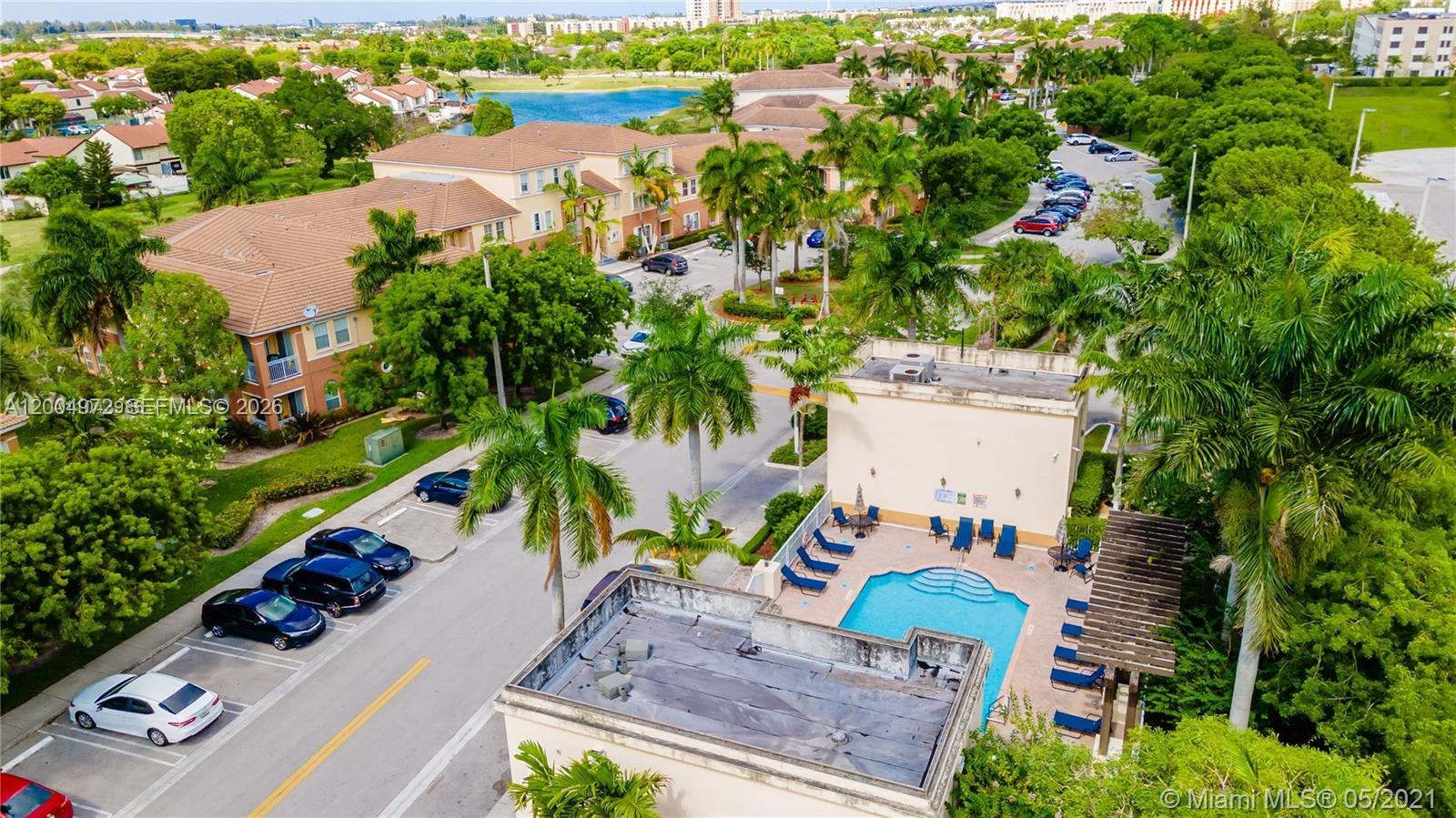 FONTAINBLEAU LAKES COURTY - Residential