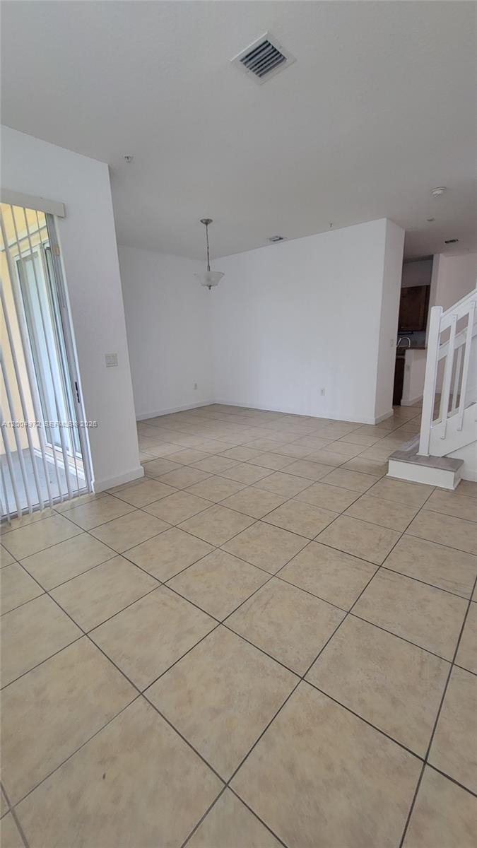 FONTAINBLEAU LAKES COURTY - Residential