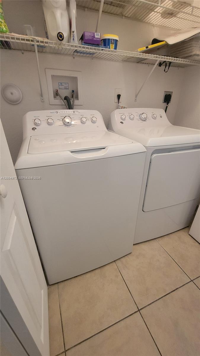 FONTAINBLEAU LAKES COURTY - Residential