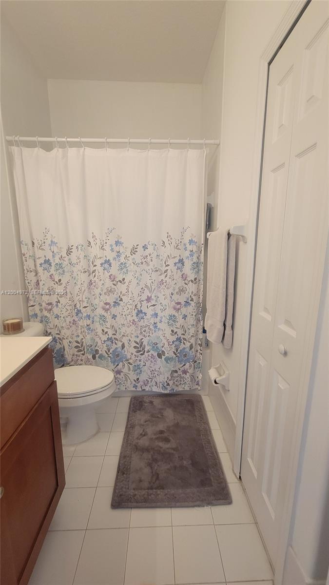 FONTAINBLEAU LAKES COURTY - Residential