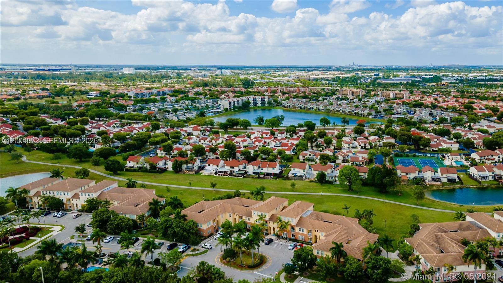 FONTAINBLEAU LAKES COURTY - Residential