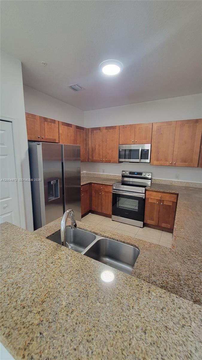 FONTAINBLEAU LAKES COURTY - Residential