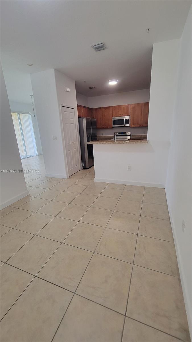 FONTAINBLEAU LAKES COURTY - Residential