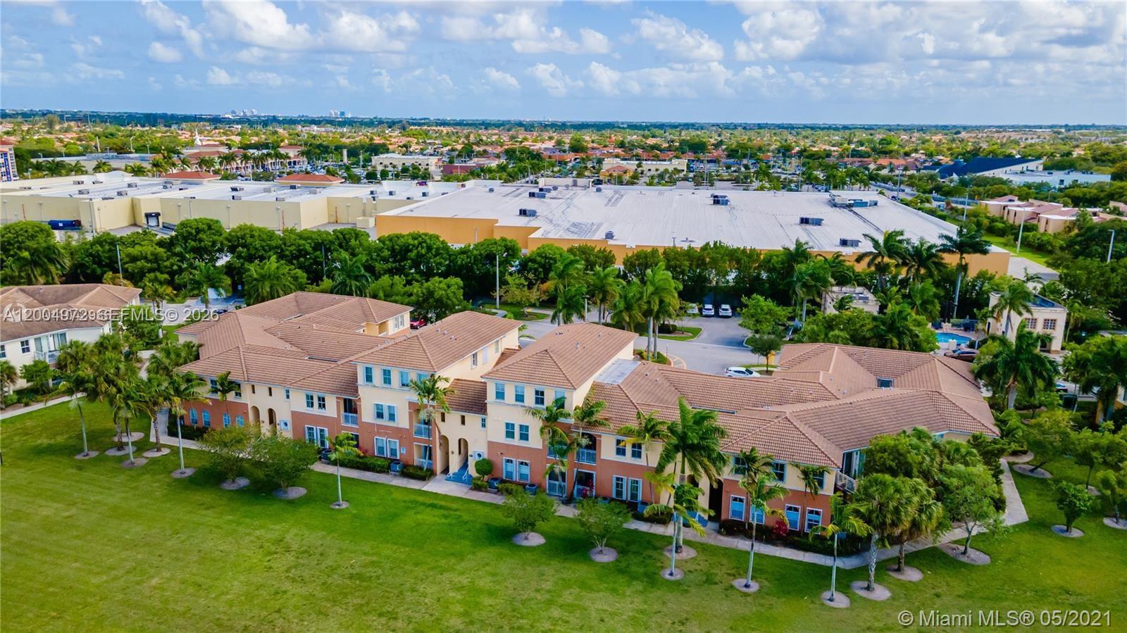 FONTAINBLEAU LAKES COURTY - Residential