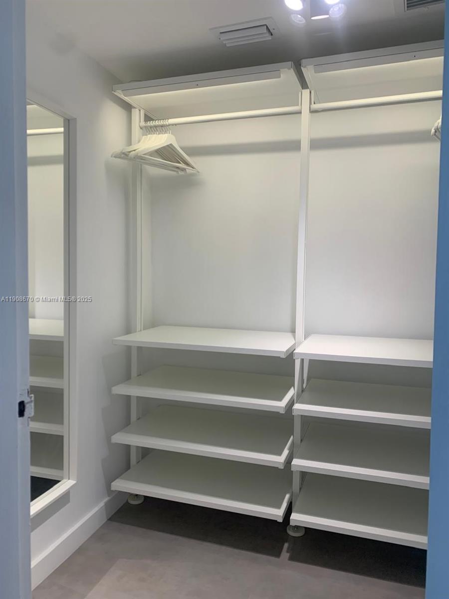 KING COLE CONDO - Residential Lease