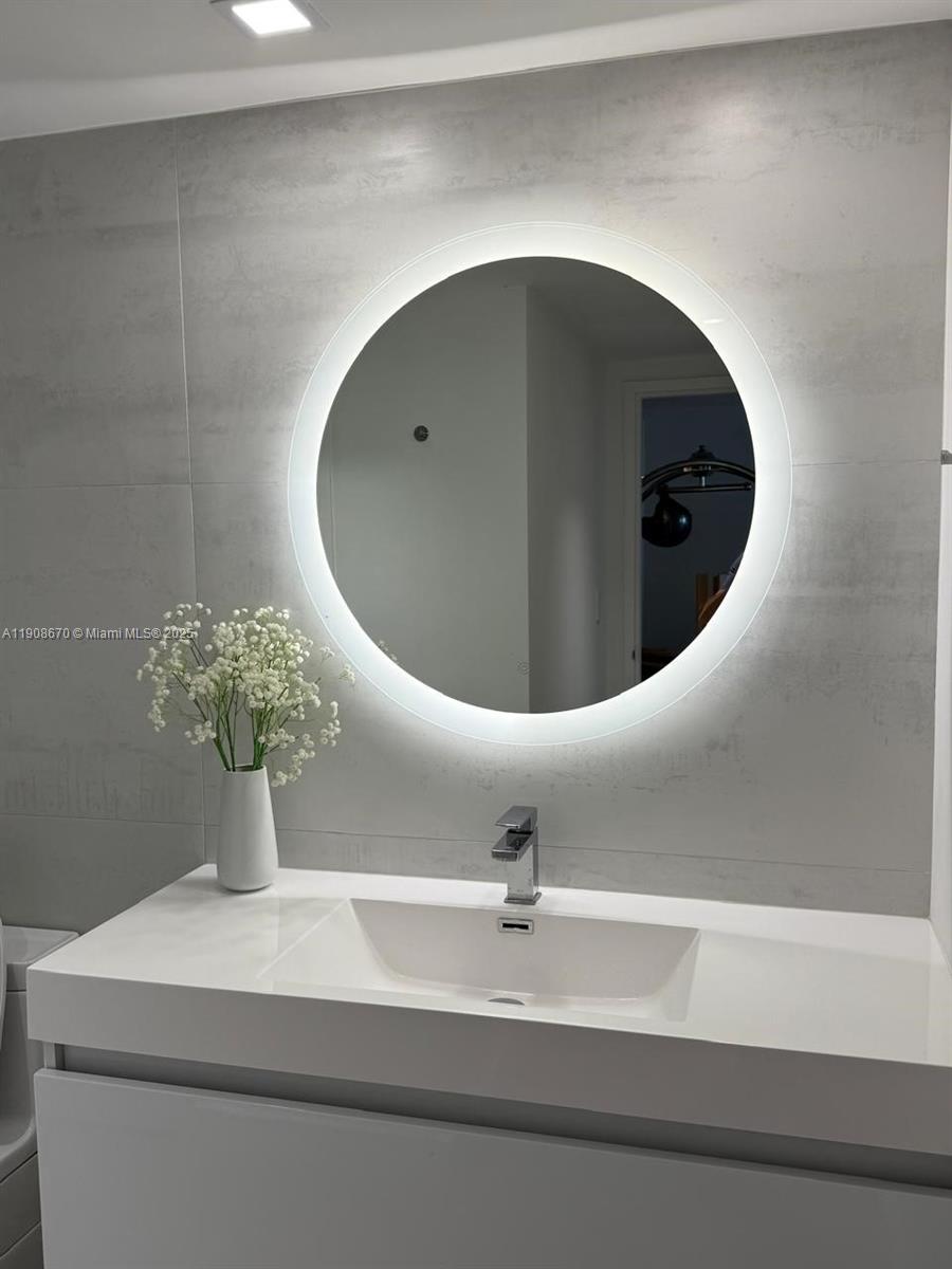 KING COLE CONDO - Residential Lease