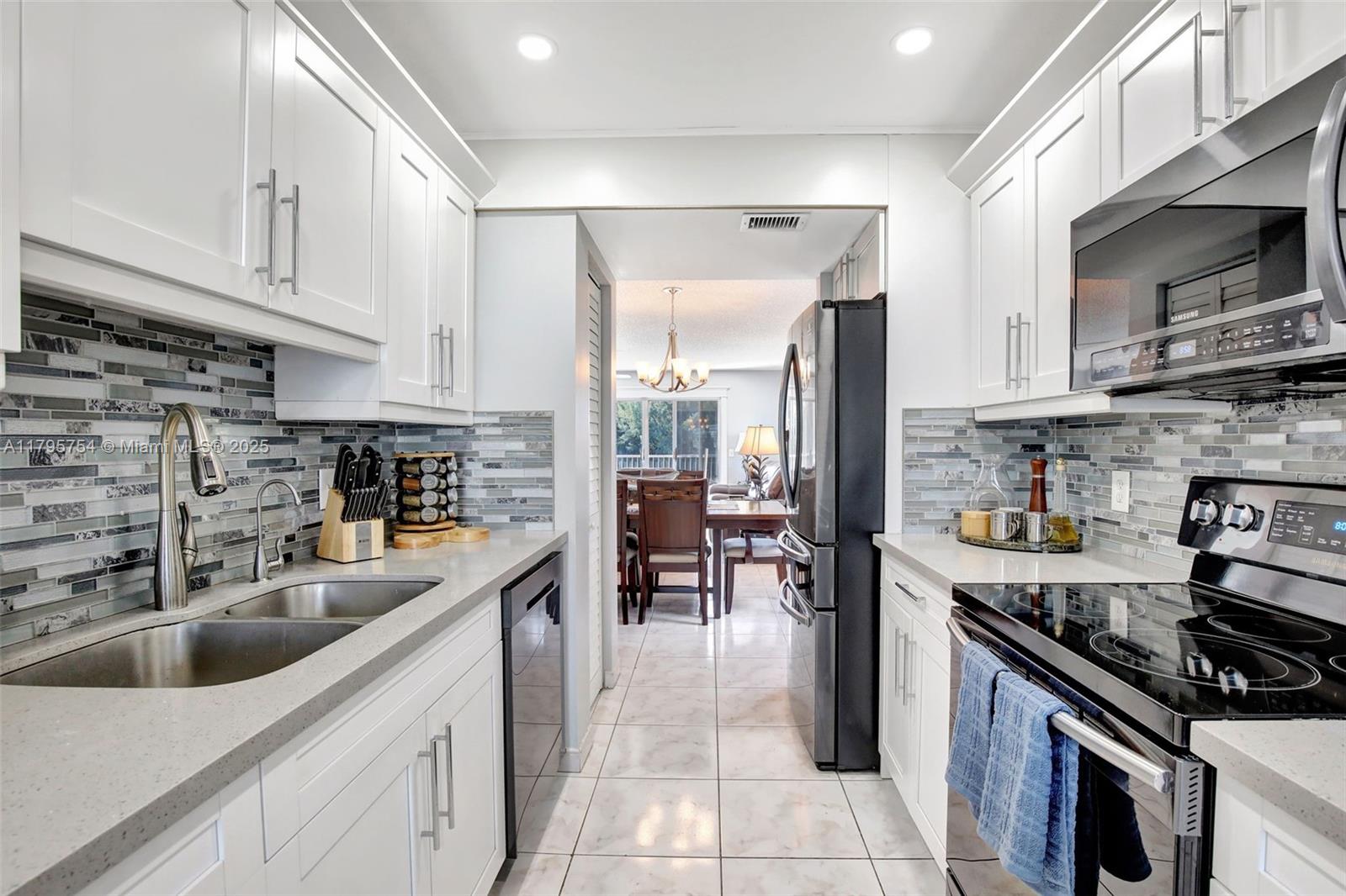 Property for Sale at 900 Sw 125th Way 312R, Pembroke Pines, Miami-Dade County, Florida - Bedrooms: 2 
Bathrooms: 2  - $299,999