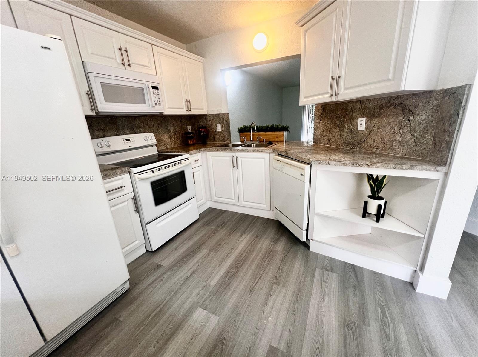 CARDINAL PLACE CONDO - Residential