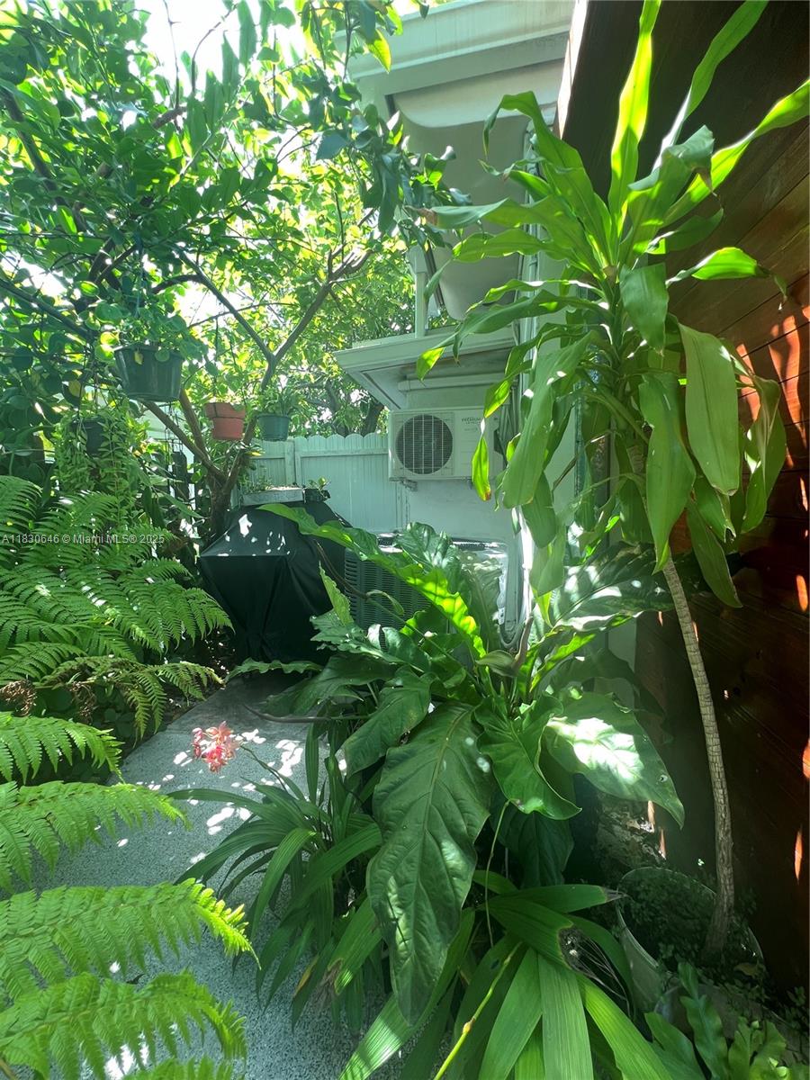 W MIAMI SHORES SEC B - Residential