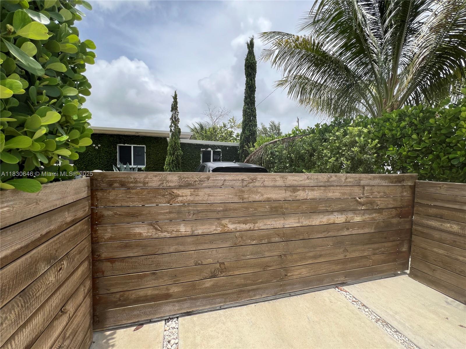 323 NW 105th St