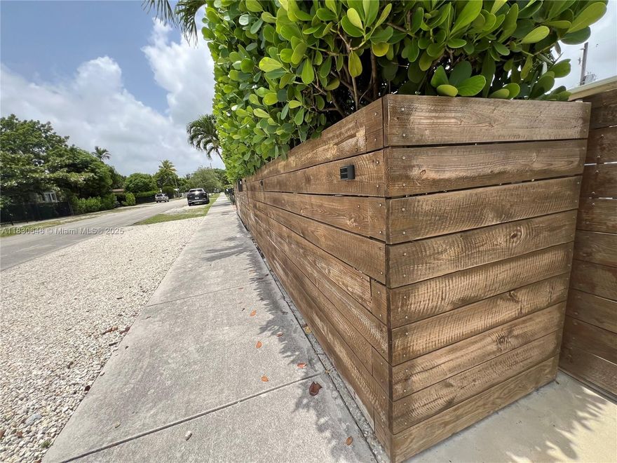 THE PERFECT SINGLE-FAMILY HOME. OFFERS A LARGE FAMILY ROOM OPEN MODERM CONCEPT, UPGRADED, GRANITE KITCHEN WITH SS APPLIANCES, SPACIOUS MASTER BEDROOM AND WALK-IN CLOSET, BEAUTIFULL RELAXING PATIO, 3 BEDROOMS AND 2.5 BATHROOMS IN THE MAIN HOUSE AND 1 BEDROMM 1 BATHROOM APARTAMENT ATTACHED. 10 MINUTES TO BEACHES, RESTAURANTE, MALLS. AGENT READ BROKER REMARKS