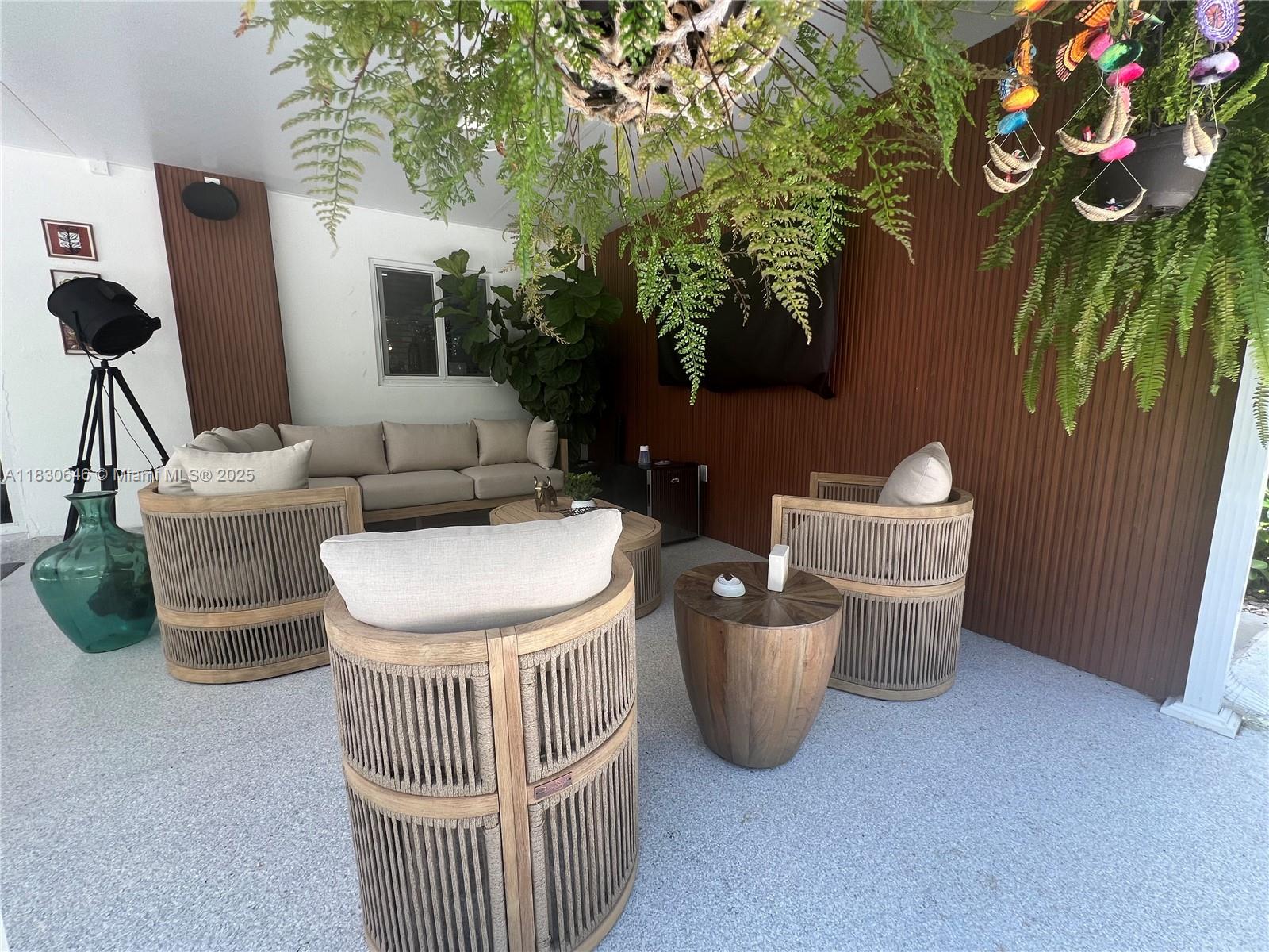 W MIAMI SHORES SEC B - Residential