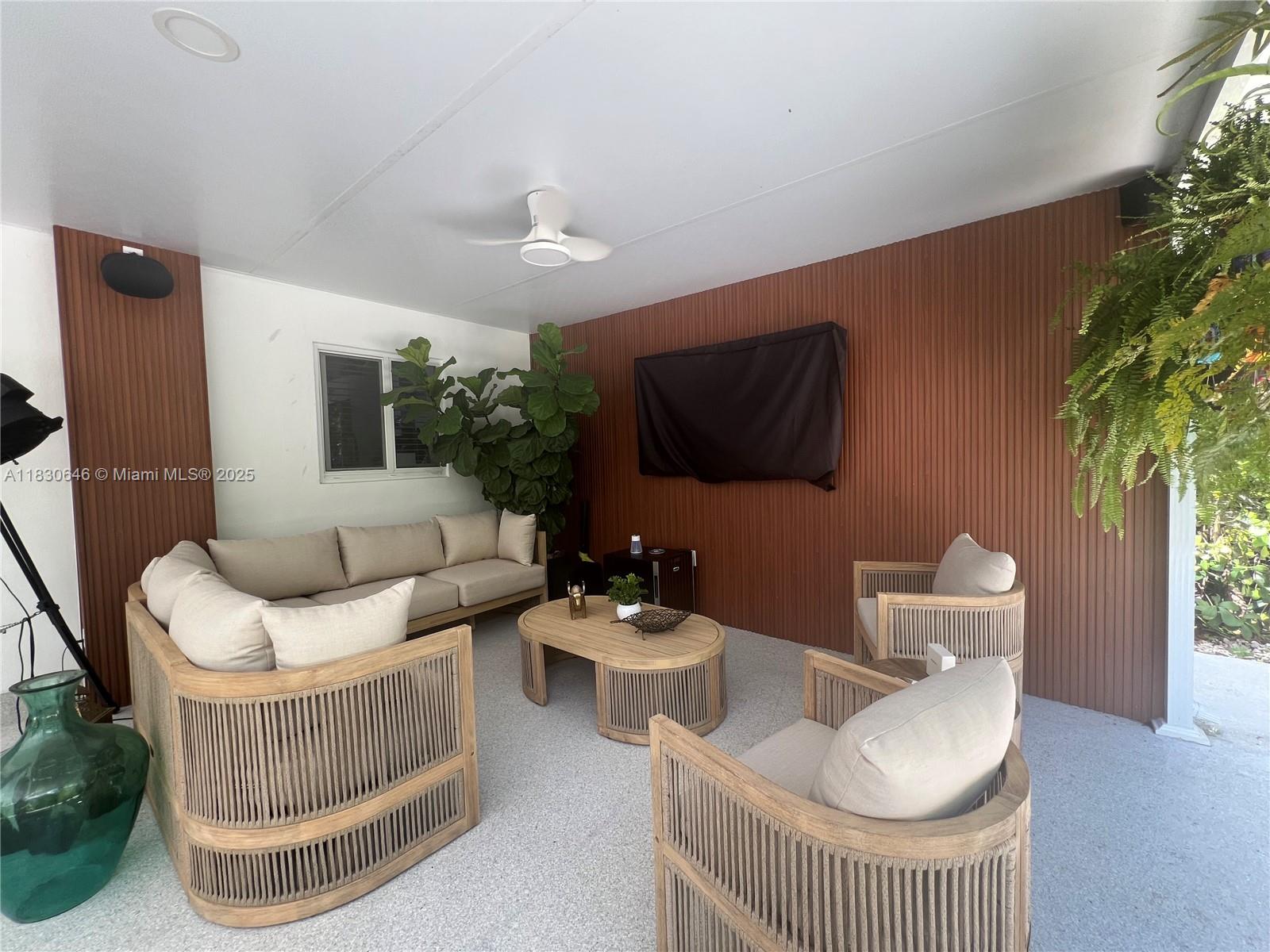 W MIAMI SHORES SEC B - Residential