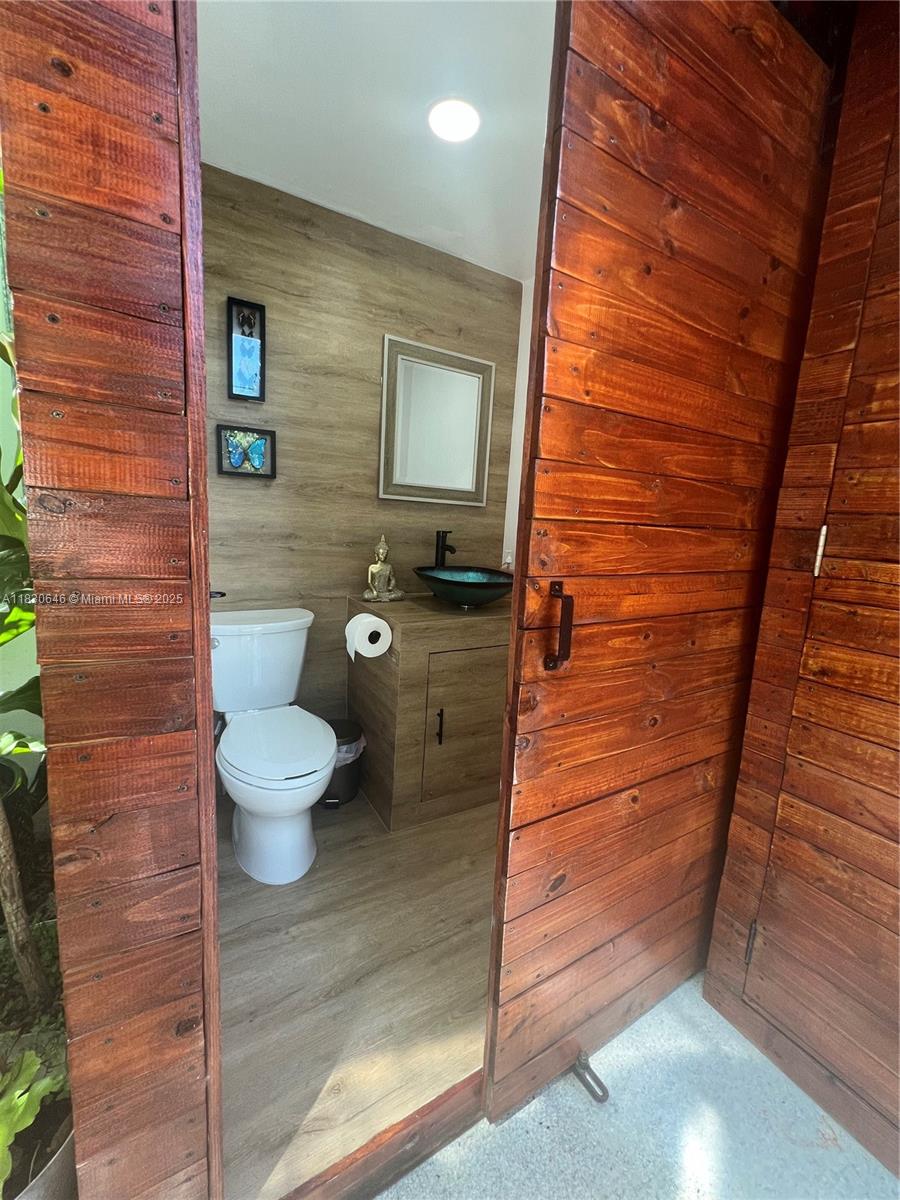 W MIAMI SHORES SEC B - Residential