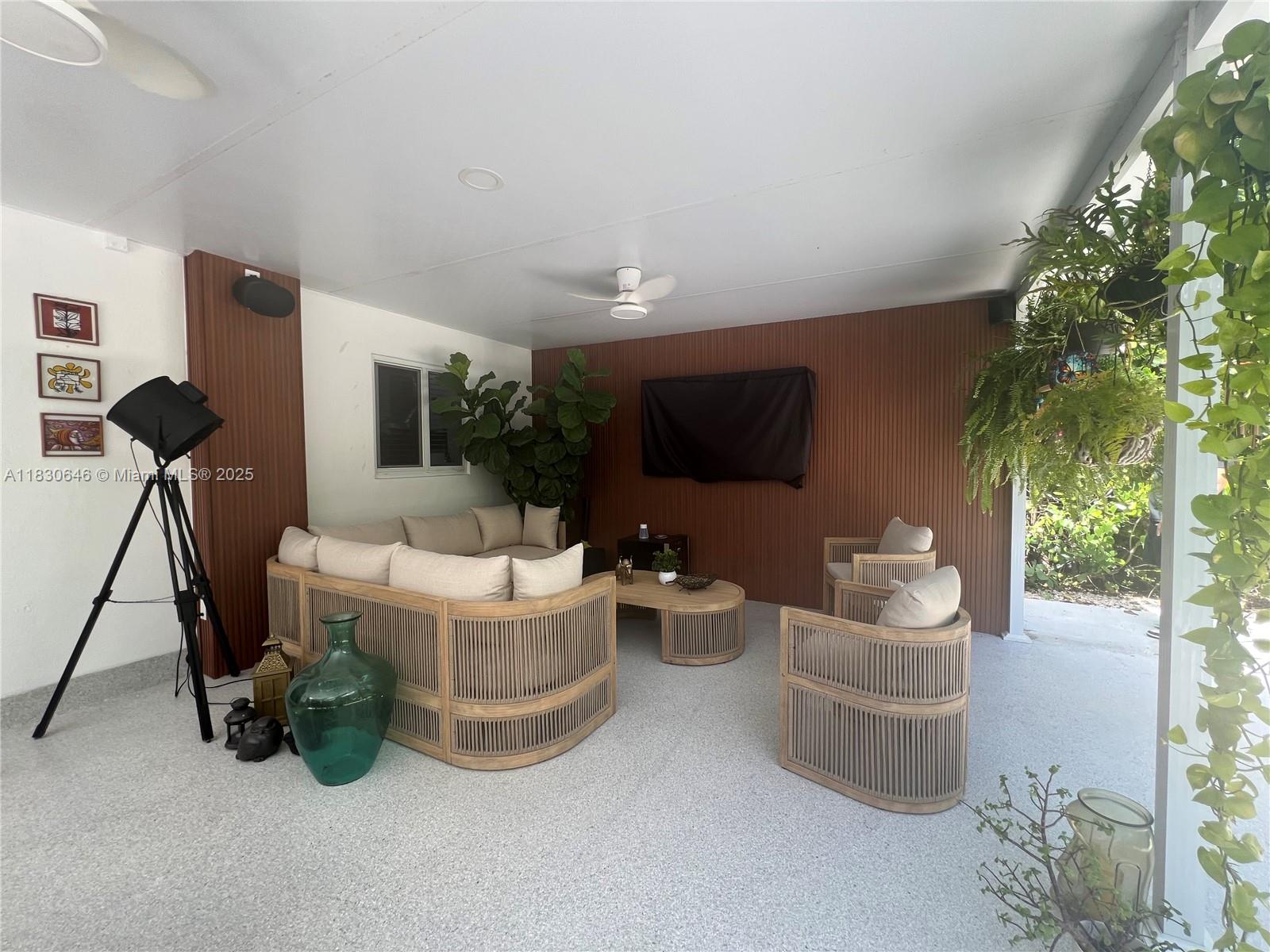 W MIAMI SHORES SEC B - Residential