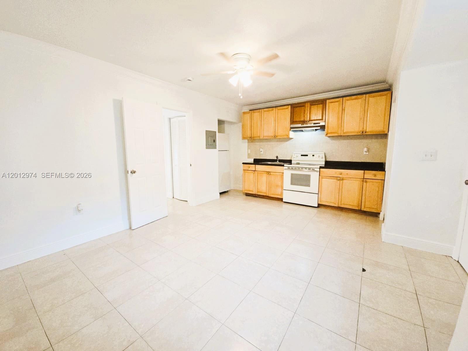 LAWRENCE ESTATE LAND CO - Residential Lease