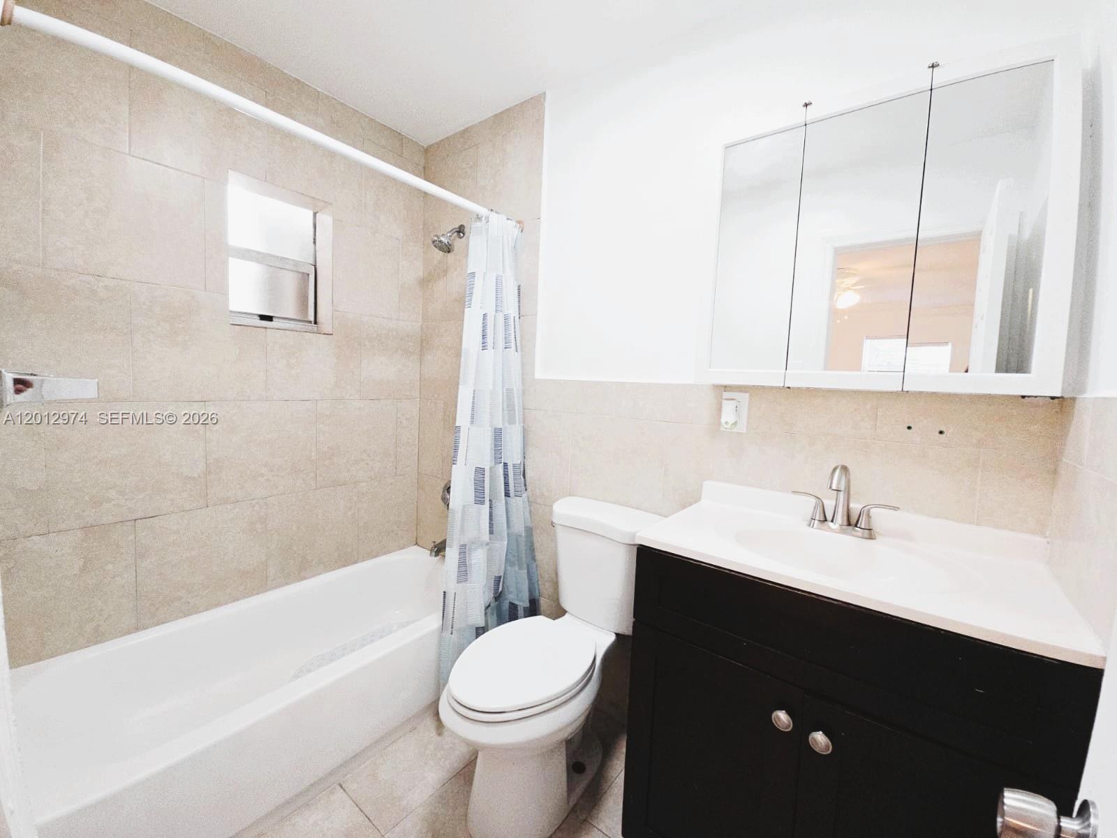 LAWRENCE ESTATE LAND CO - Residential Lease