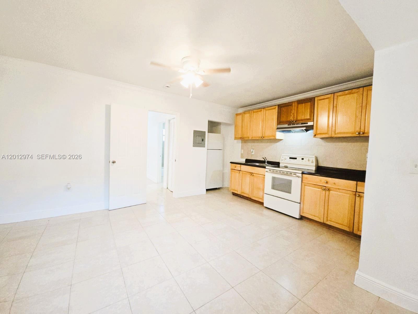 LAWRENCE ESTATE LAND CO - Residential Lease