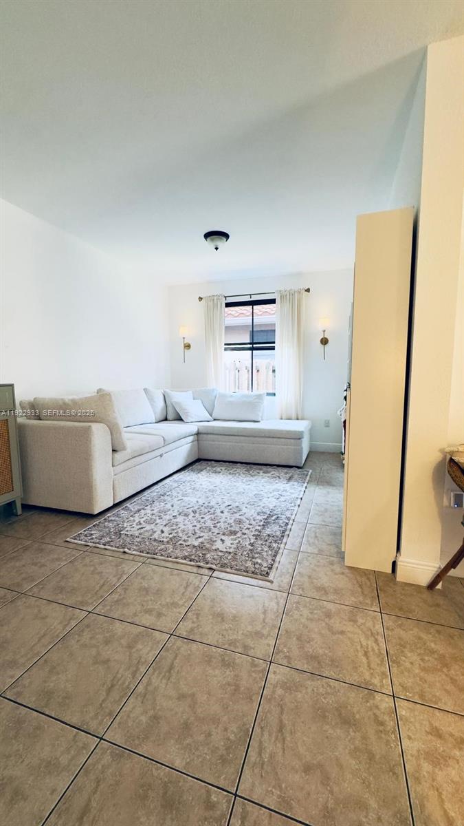 FONTAINEBLEAU WEST NORTH - Residential