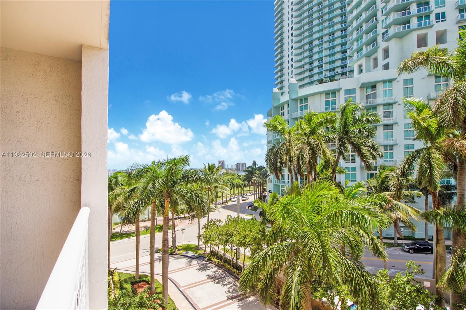 2000 N Bayshore Dr 506