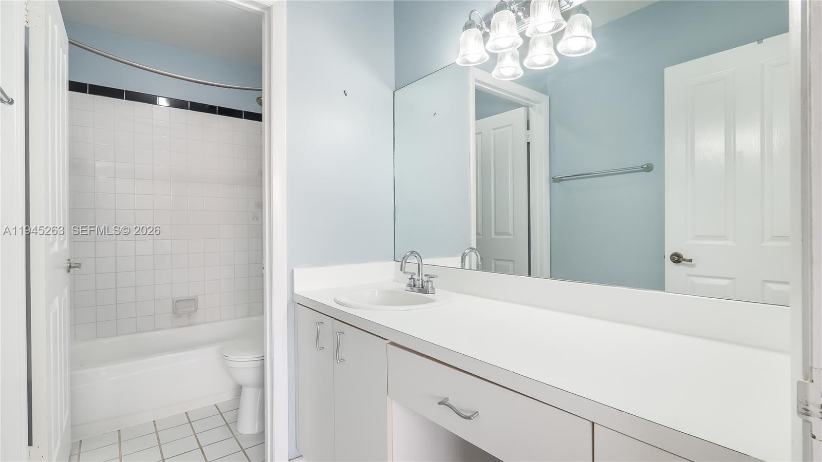 LAKEVIEW TWHS AT CALIF CL - Residential