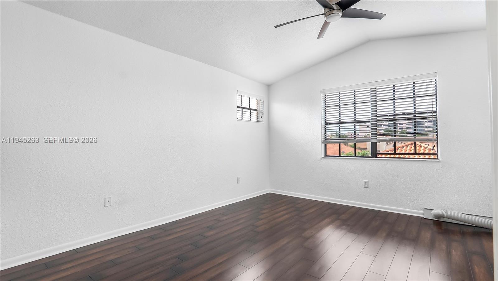 LAKEVIEW TWHS AT CALIF CL - Residential