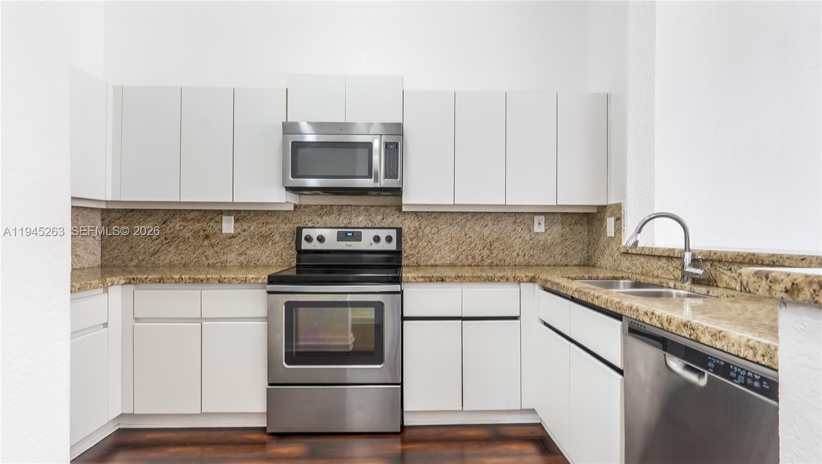 LAKEVIEW TWHS AT CALIF CL - Residential