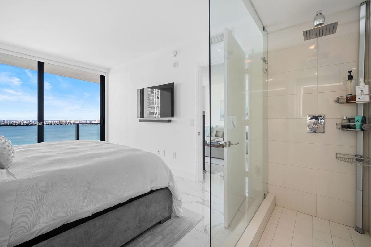 ICON BAY CONDO - Residential
