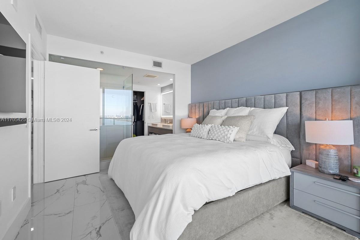 ICON BAY CONDO - Residential