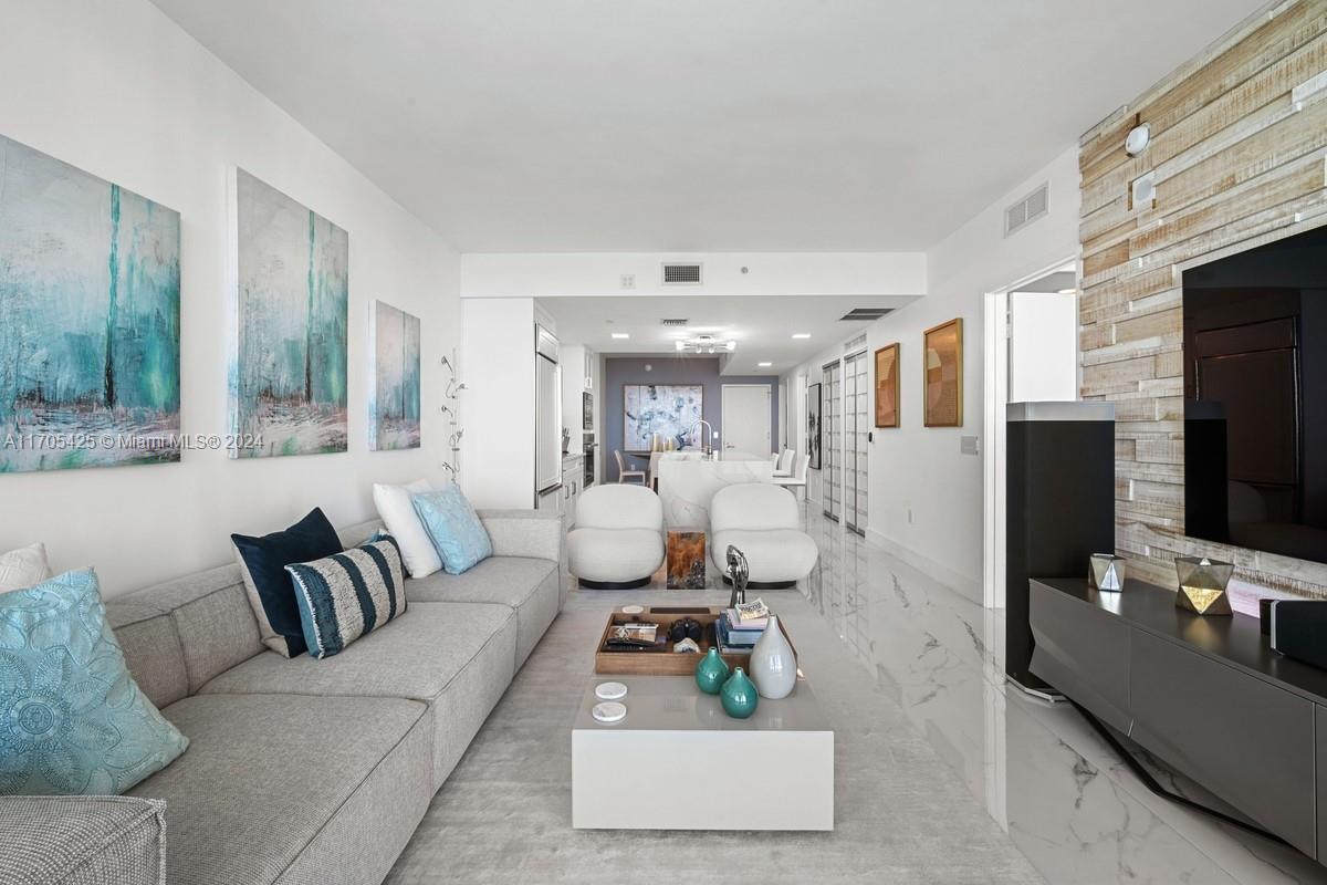 ICON BAY CONDO - Residential