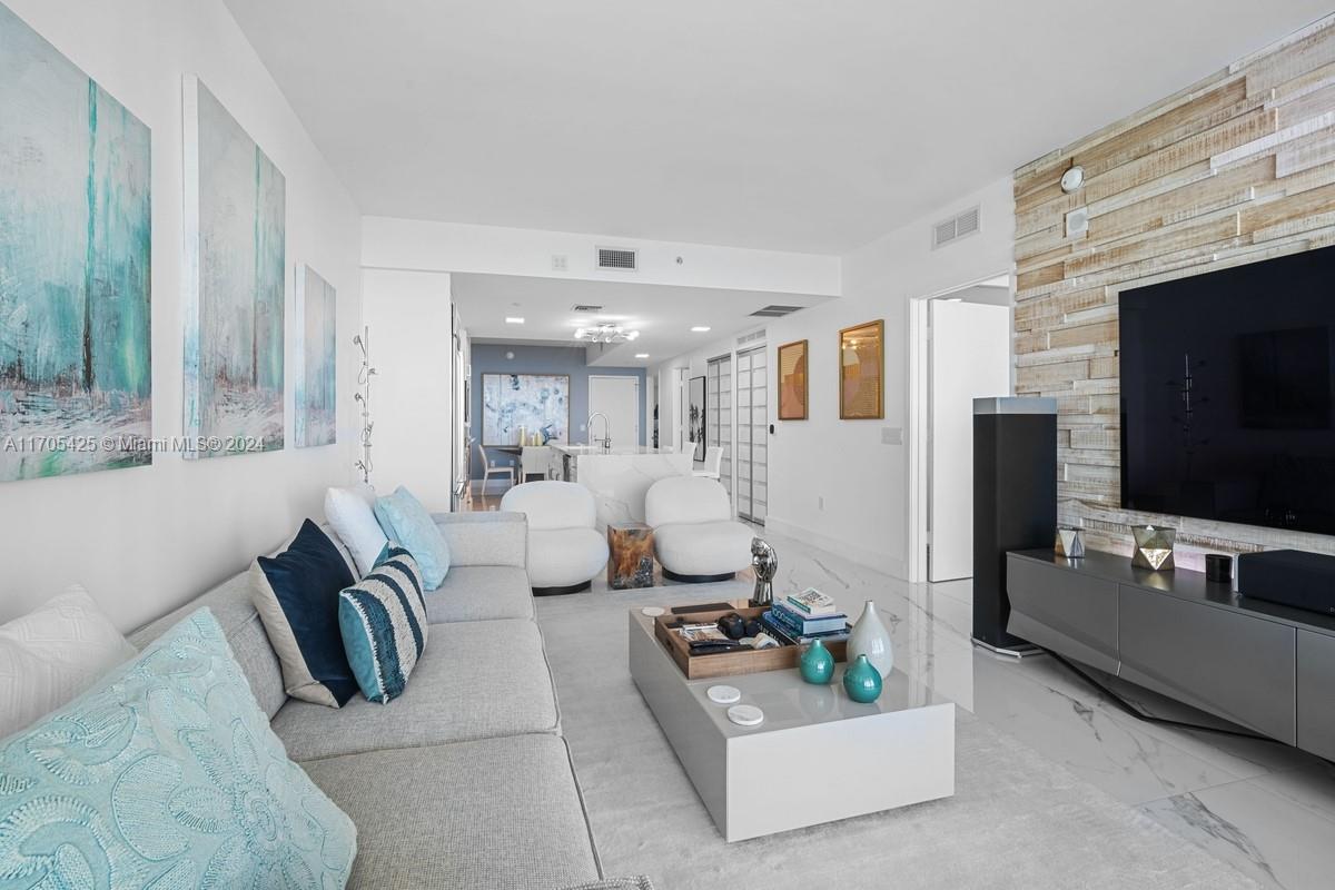 ICON BAY CONDO - Residential