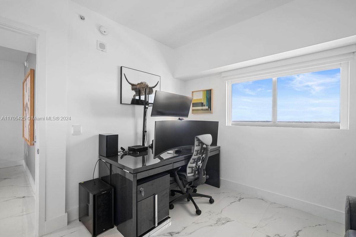ICON BAY CONDO - Residential