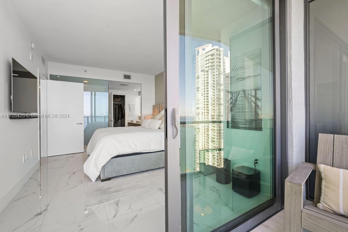 ICON BAY CONDO - Residential