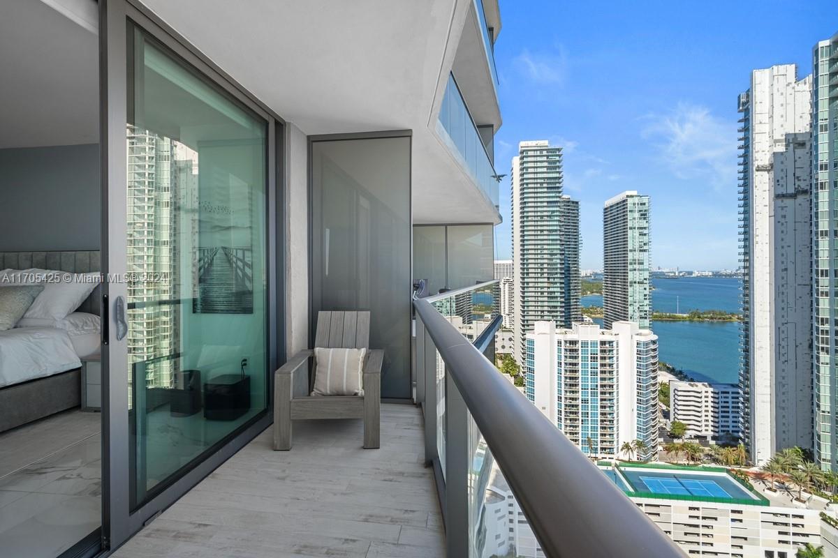 ICON BAY CONDO - Residential