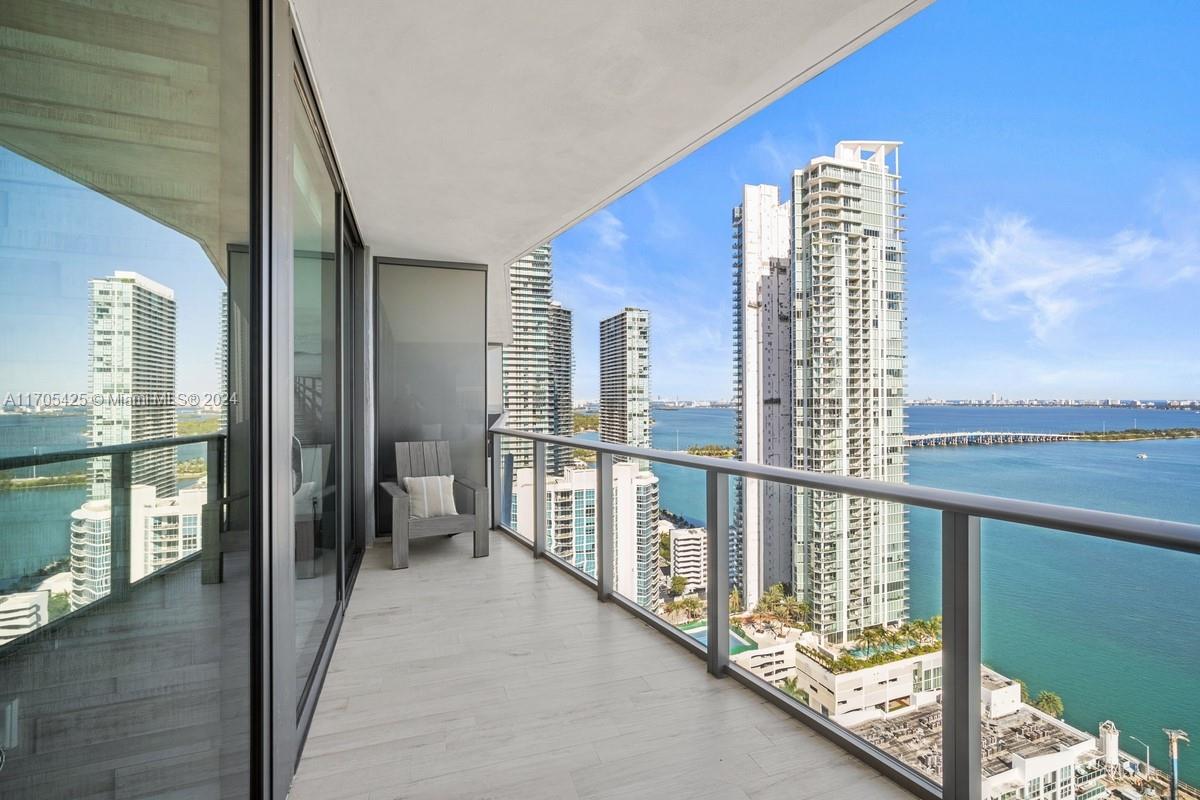 ICON BAY CONDO - Residential
