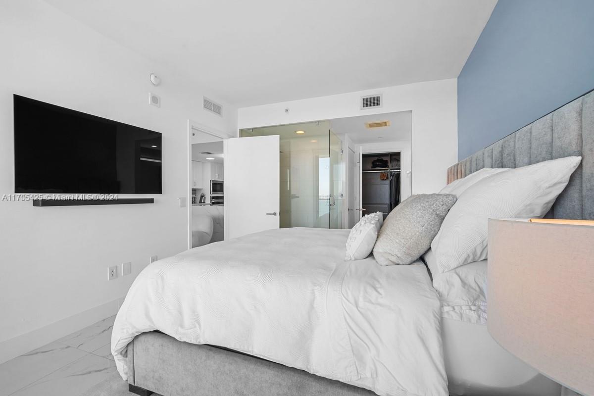 ICON BAY CONDO - Residential