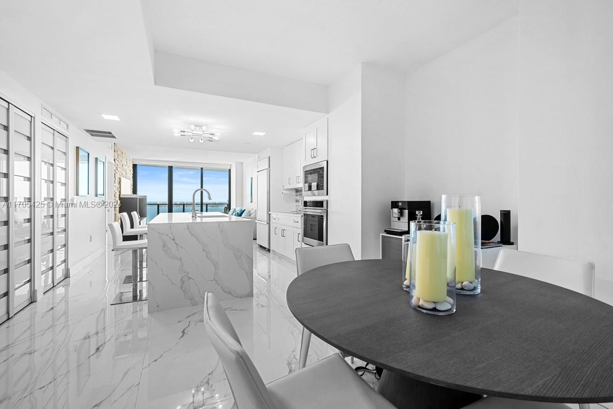 ICON BAY CONDO - Residential