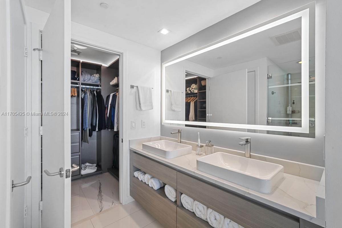 ICON BAY CONDO - Residential