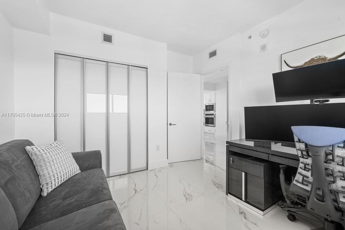 ICON BAY CONDO - Residential