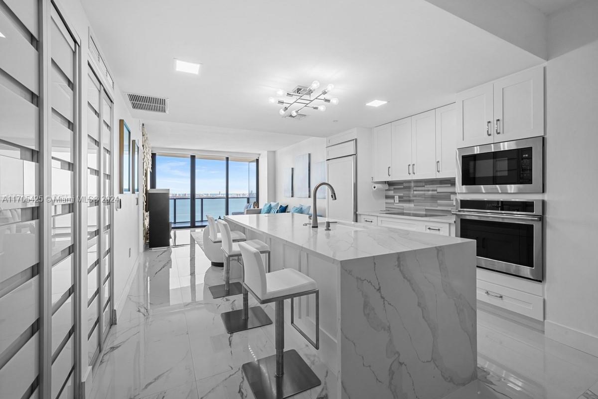 ICON BAY CONDO - Residential