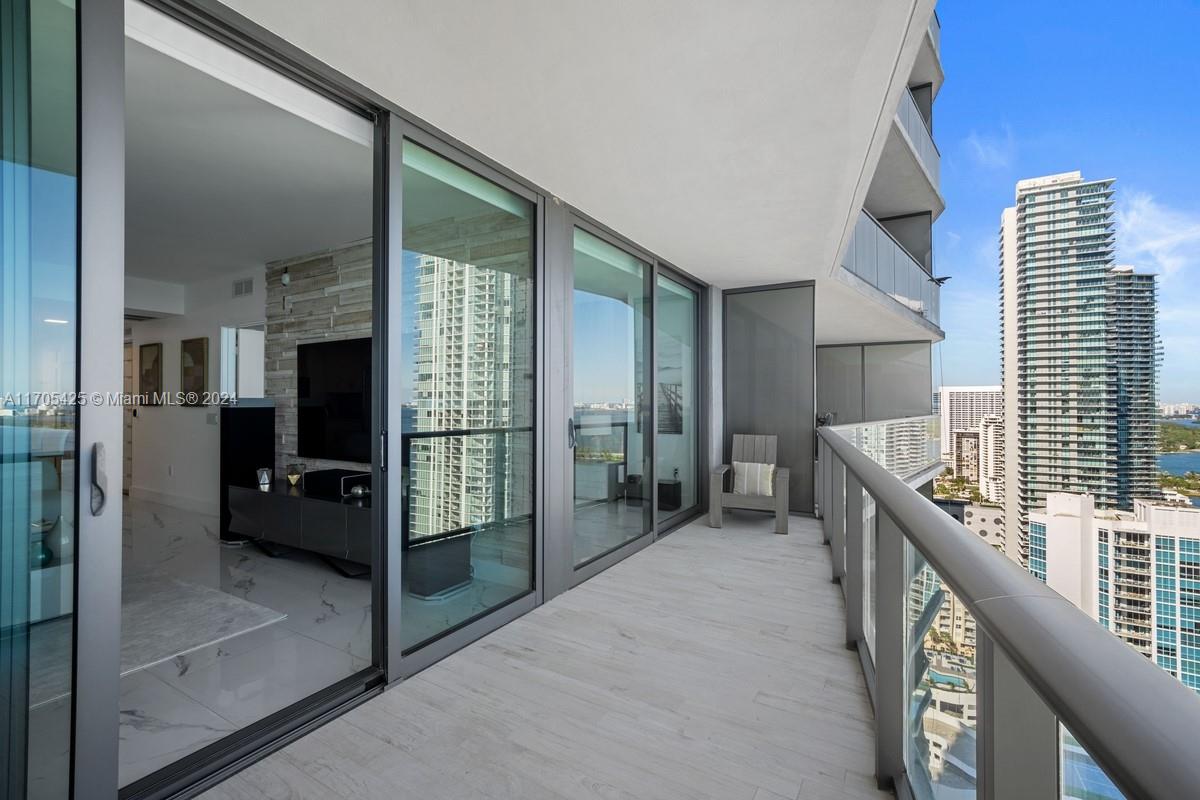 ICON BAY CONDO - Residential