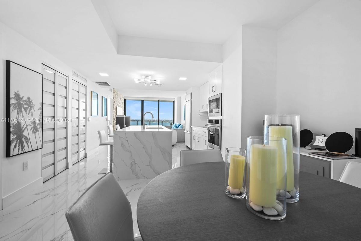 ICON BAY CONDO - Residential
