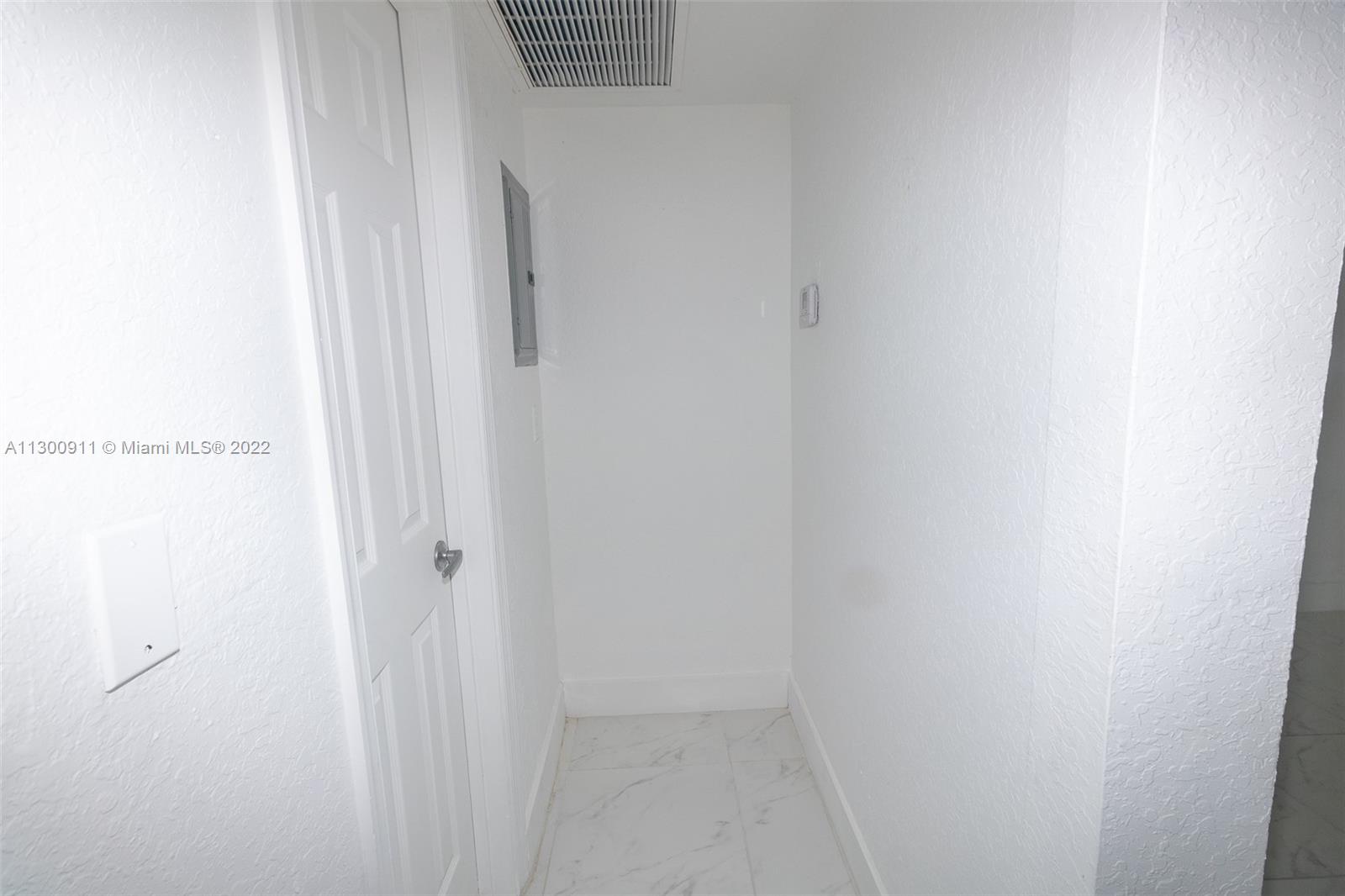 OAKLAND POINTE CONDO - Residential Lease