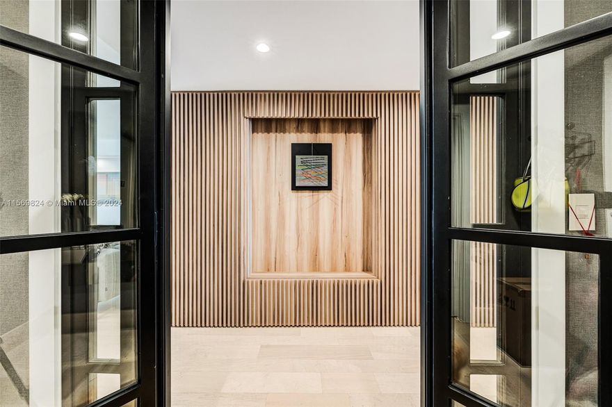 SPECTACULAR apartment was completely remodeled with a unique interior design where elegance and good taste stand out. It is located in a prestigious residential complex facing the sea, where you can enjoy restaurants, a gym, a spa, a hairdresser, meeting rooms, a playground, a tennis and paddle tennis court, 24-hour security, and unbeatable attention. The unit has ample space in an area of 3581 sqft. plus two oversized terraces, 4 bedrooms, a utility room, 5 1/2 bathrooms, a laundry area, spaces designed for storage, and an Italian kitchen with top-of-the-line appliances. Furniture is negotiable. Ready to move in!!! Just knowing it is living the luxury that this unit and the Ocean Club offers you.